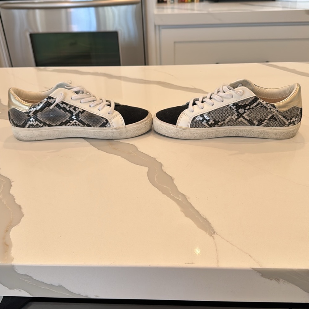 Vintage Havana Women's White and Black Trainers
Size US 7.5 - Picture 4 of 9